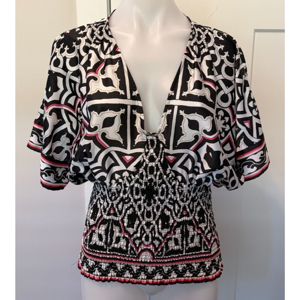 White House Black Market Womens TOP Short Sleeve Black White Pink V-Neck Size M